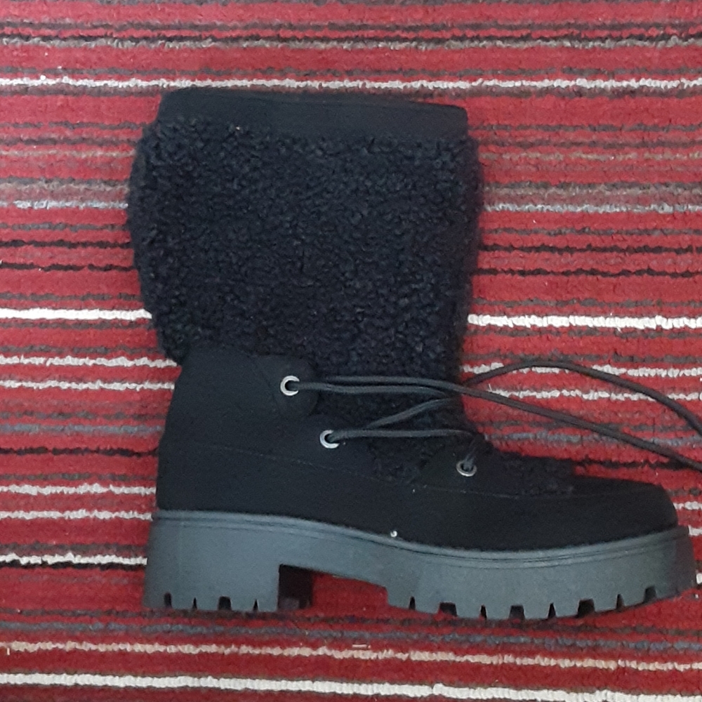 Rouge boots